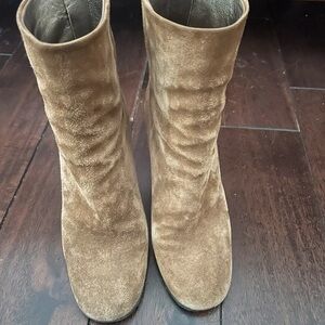 Chic Tan Suede Heeled Boots